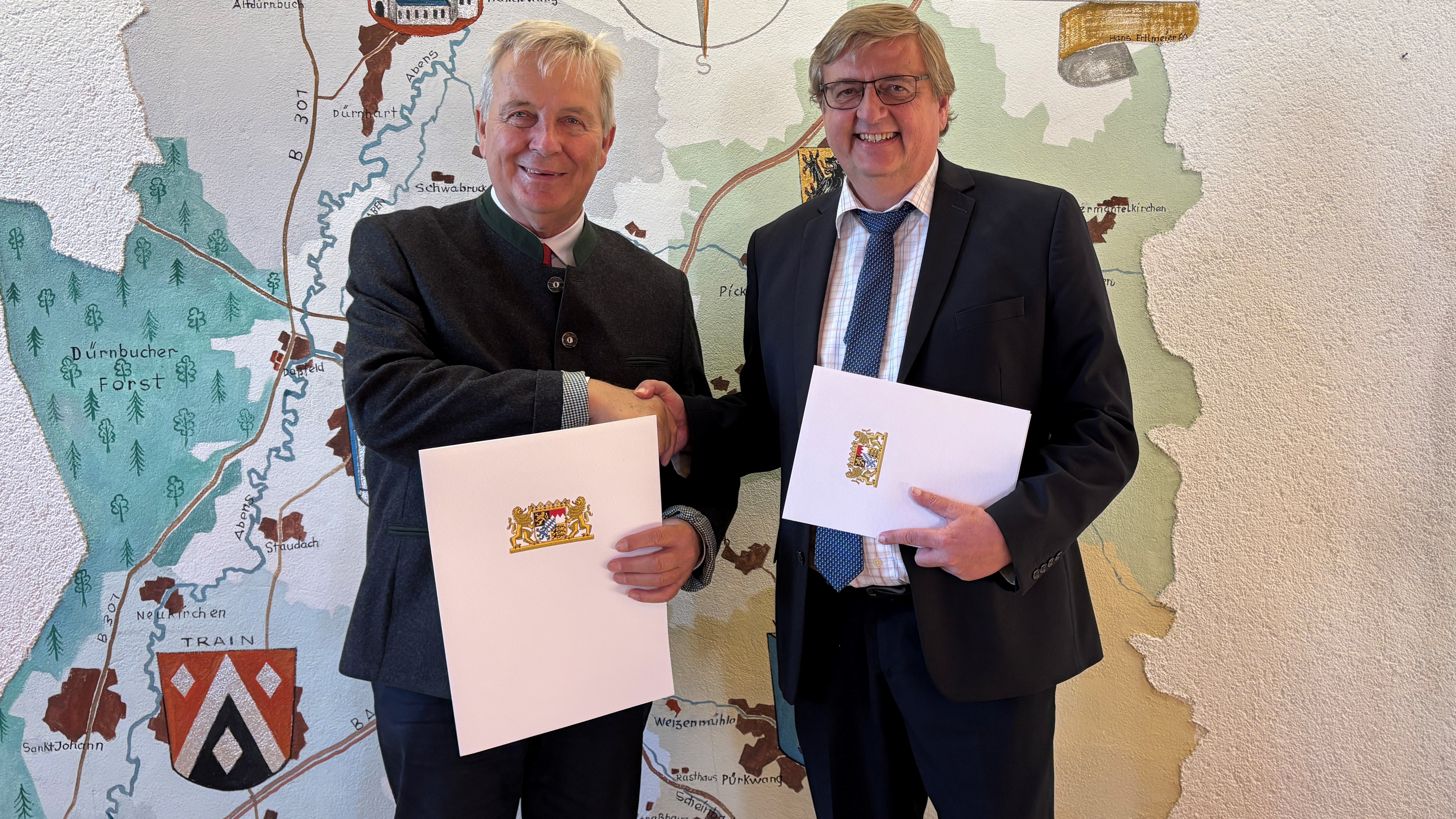 Übergabe Zuwendungsbescheid für die Maßnahme boden:ständig Niederumelsdorf